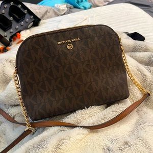 Micheal Kors Cross Body Bag !!